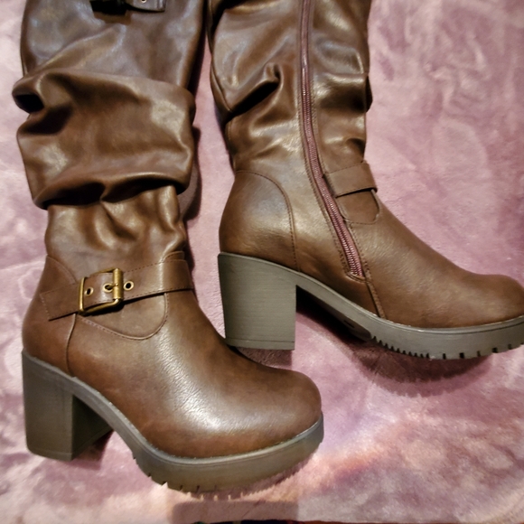 Boots - Picture 8 of 10